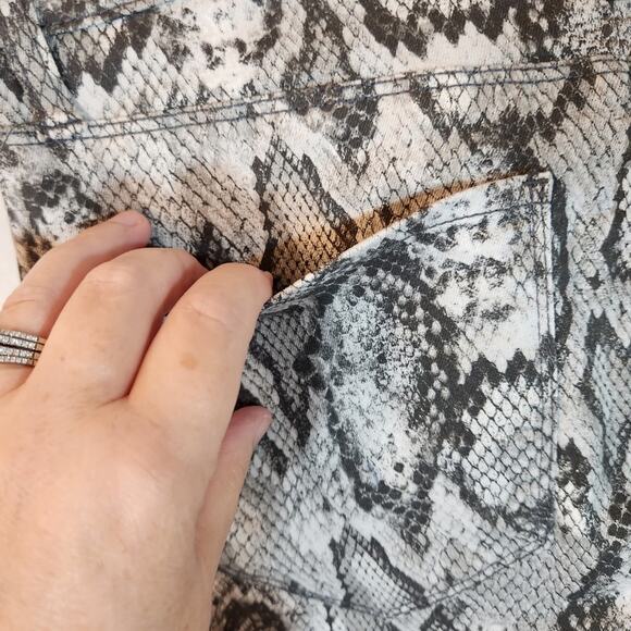 TINSELTOWN Grey Gray White Reptile Snake Print Hi-Rise Skinny Pant Junior 5 NEW - Picture 10 of 12